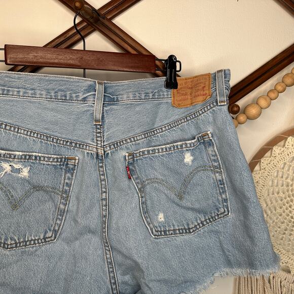Levi's 501 Distressed Buttonfly Cut Off Jean Shorts - Picture 3 of 4